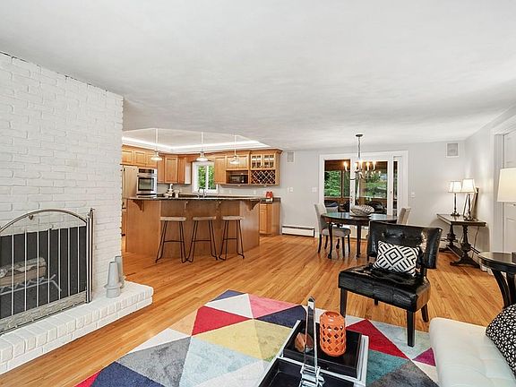 5th image of 35 Hayden Ln