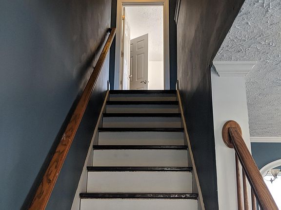5th image of 300 E 17th St