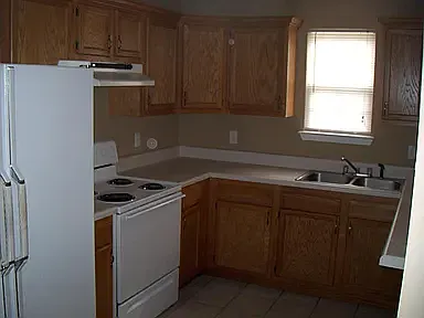 1640 S Greenwood Ave — Photo 2