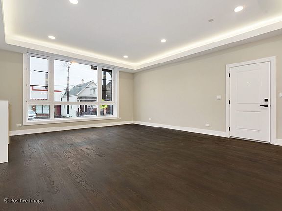 4th image of 3046 N California Ave #101