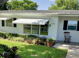 1084 S Oakridge Cir, Lantana, FL 33462
