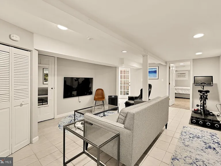 3111 11th St NW #B — Photo 4