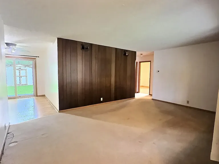 2048 S Ridgewood Dr — Photo 2