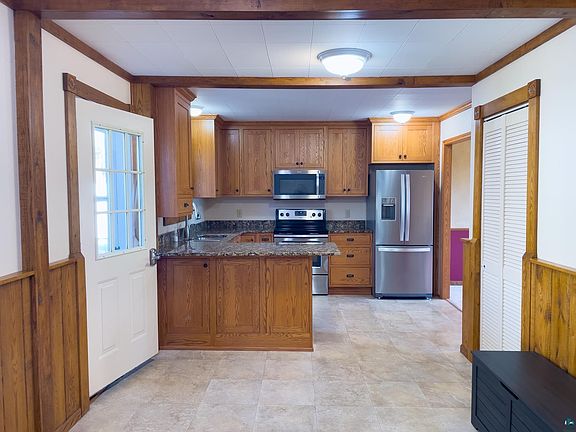 4th image of 48 Davis Dr