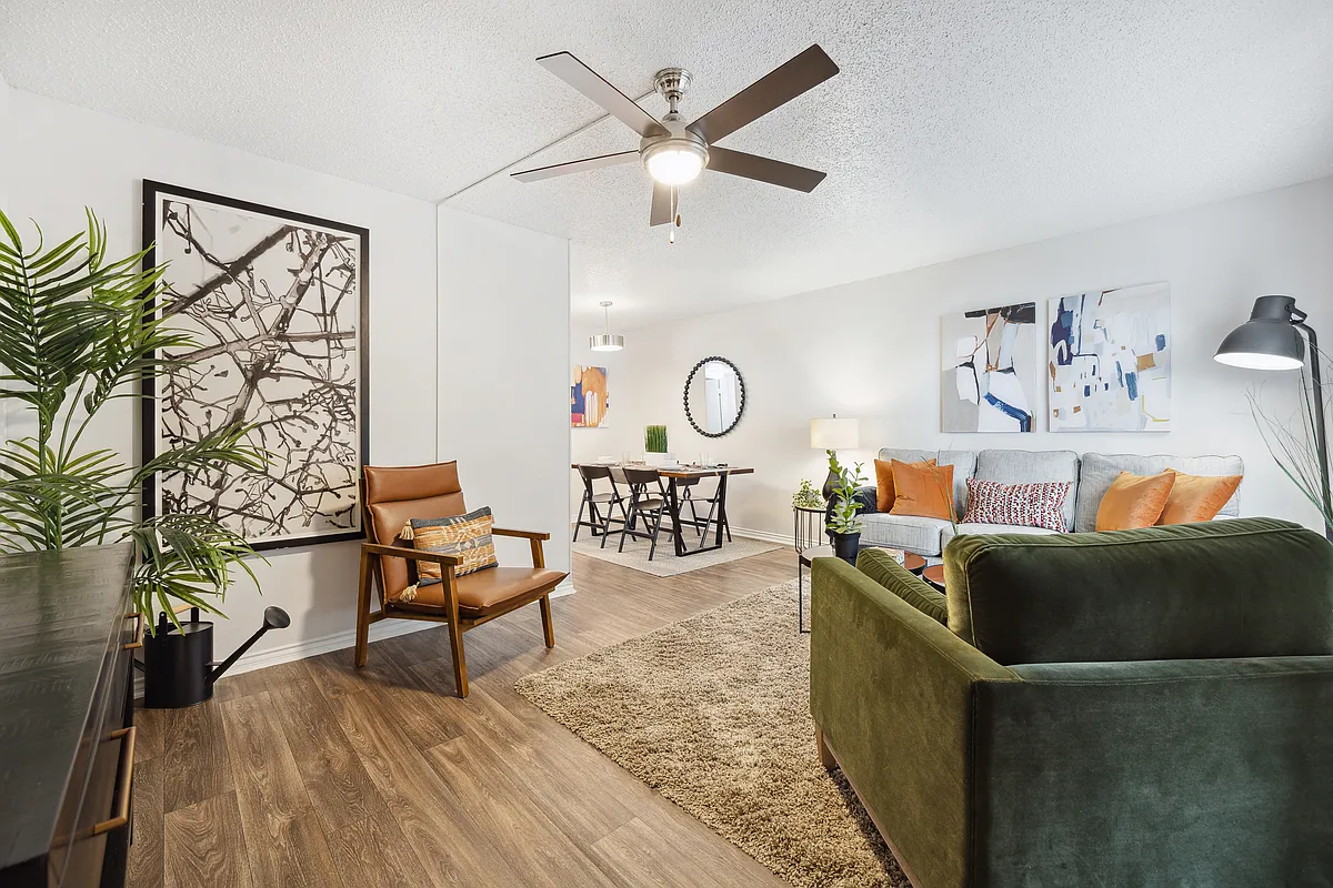 Building Photo - Elevate at Huebner Grove