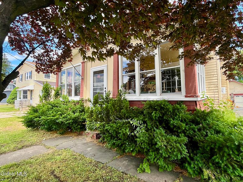 4th image of 1828 Helderberg Avenue