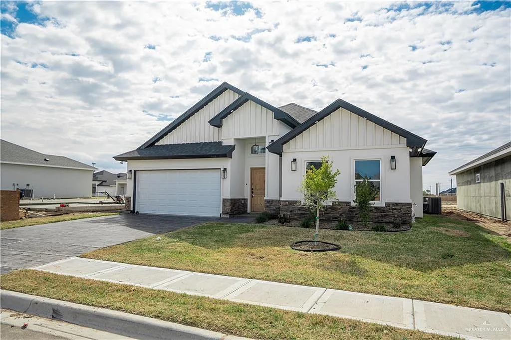 3 bed, 2.0 bath, 1732 sqft, $2,400 — Photo 3