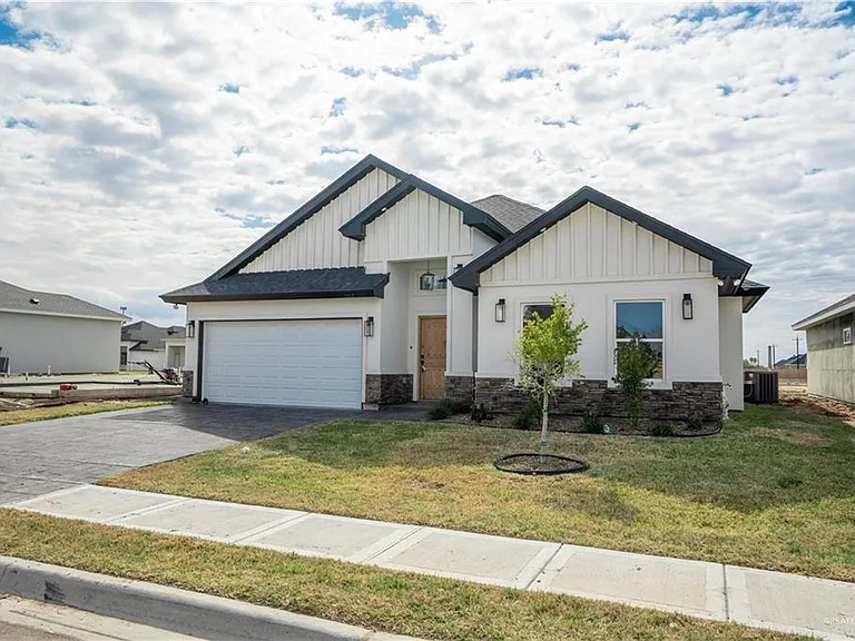 1013 Magnolia St — Photo 3