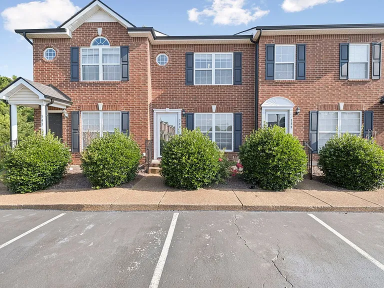340 Stewarts Landing Cir — Photo 1