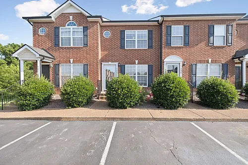 340 Stewarts Landing Cir Photo 1