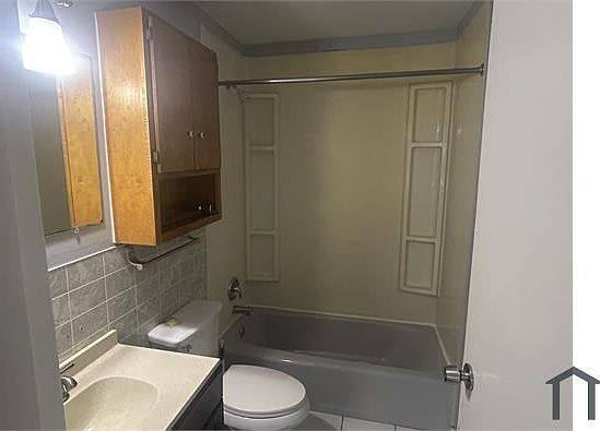 2nd image of 103 Wall St