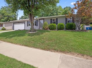 3052 Cherokee Ln, Saint Charles, MO
