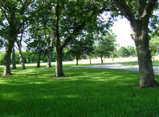 535 Oak Dr, Lake Jackson, TX 77566