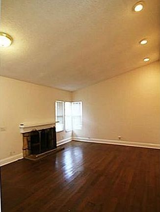 VERY OPEN BRIGHT FLOOR PLAN WITH HIGH CEILINGS