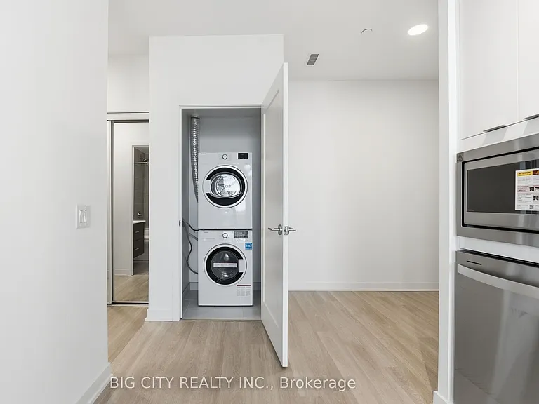 5105 Hurontario St #1601 — Photo 20