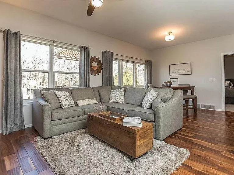 1020 Capri Dr NE — Photo 11