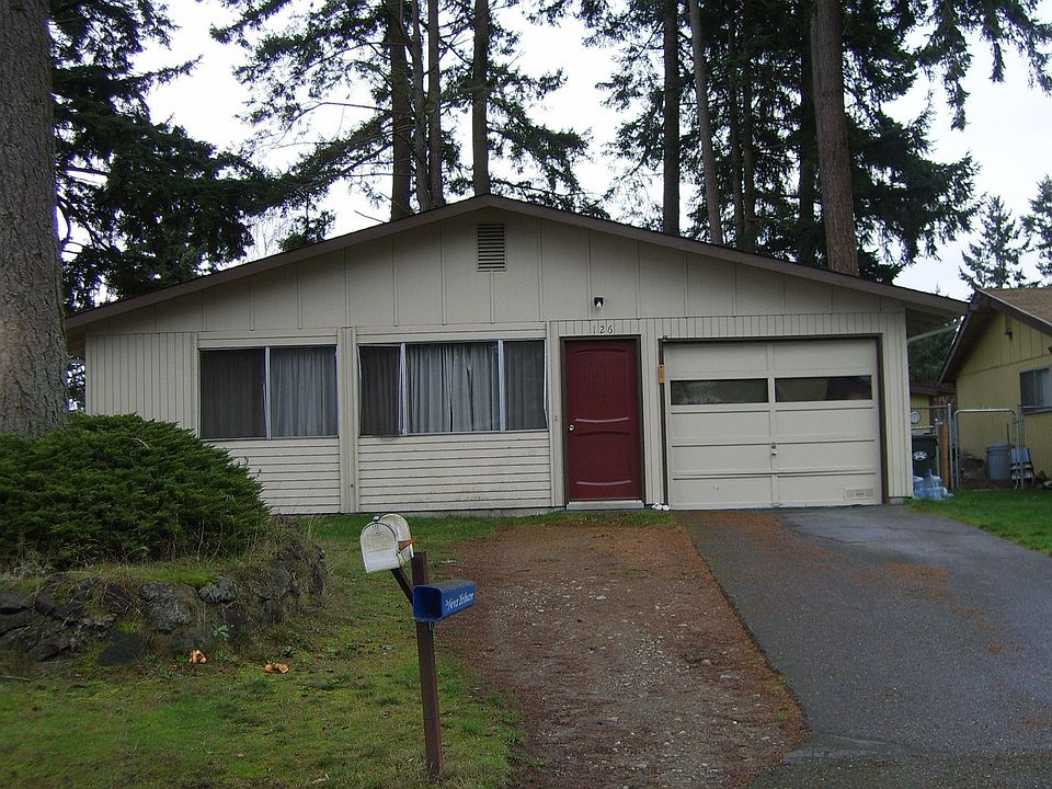 1st image of 126 158th St E