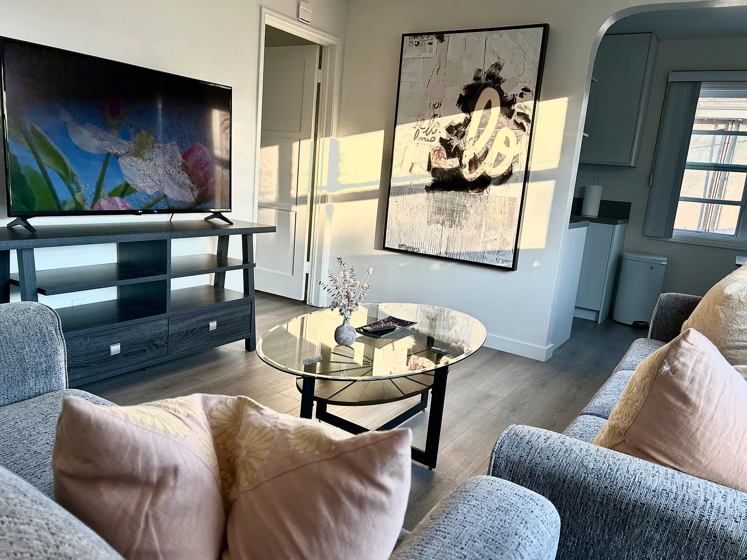 4427 Gresham St — Photo 3