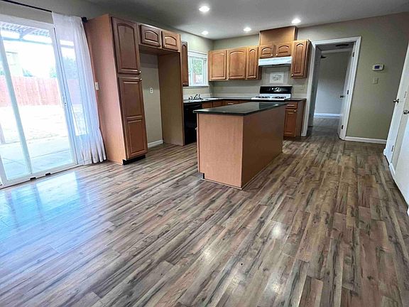 3rd image of 2824 Norcross Dr