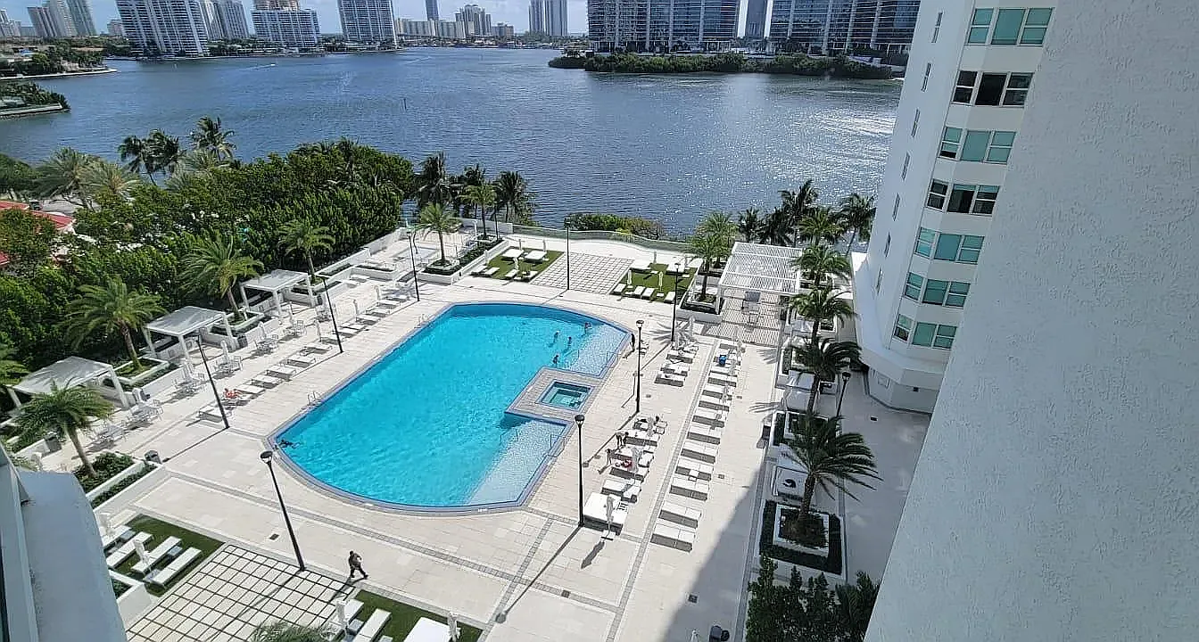 3 bed, 3.5 bath, 3069 sqft, $9,999 — Photo 4