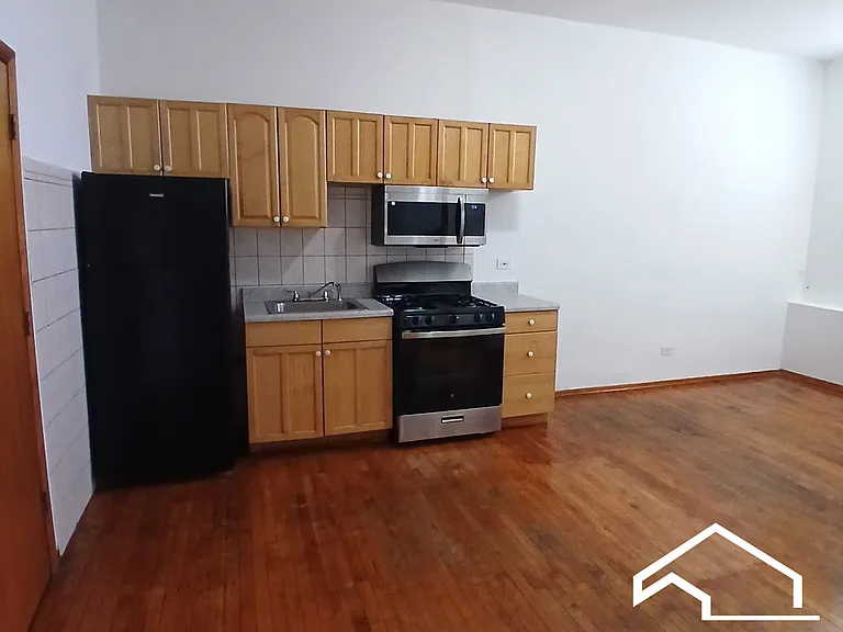 4810 W Barry Ave #G — Photo 4
