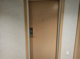 1195 The Queensway E