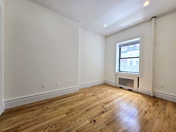 3rd image of 51 E 34th St #2V