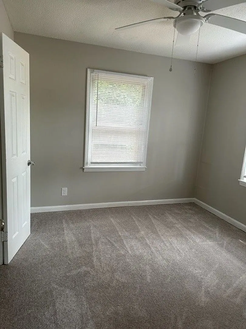 Two Bedroom House — Photo 2