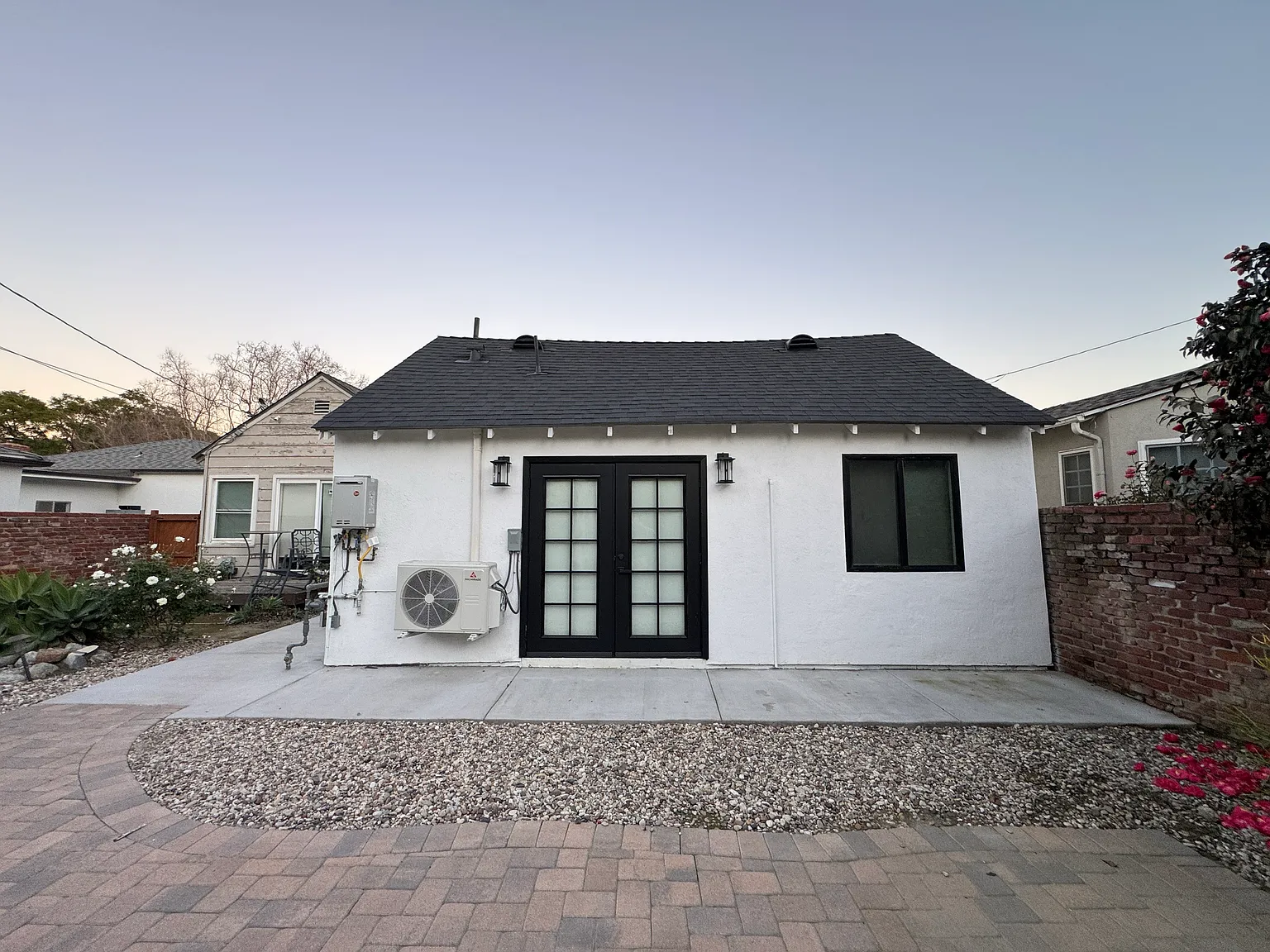 2861 Cedar Ave — Photo 3