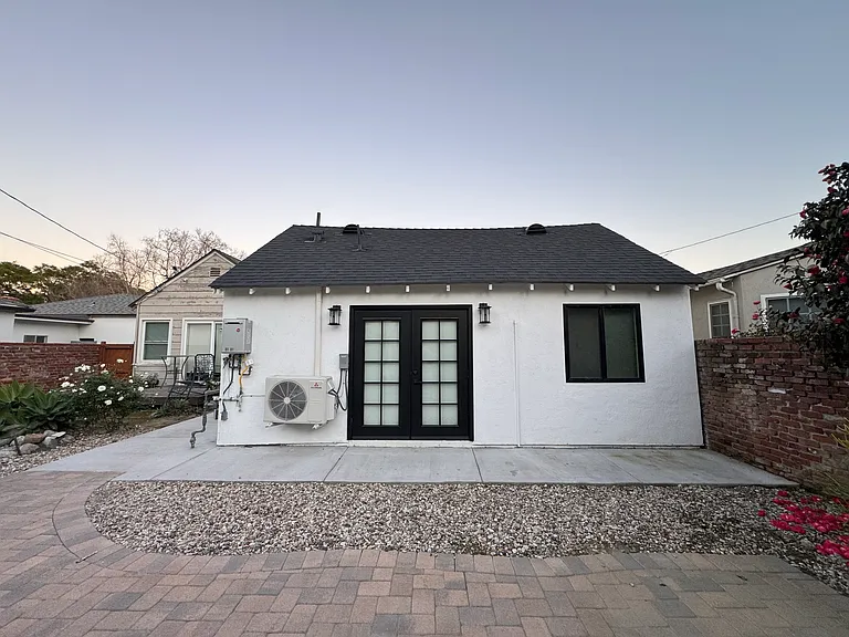 2861 Cedar Ave #A — Photo 3