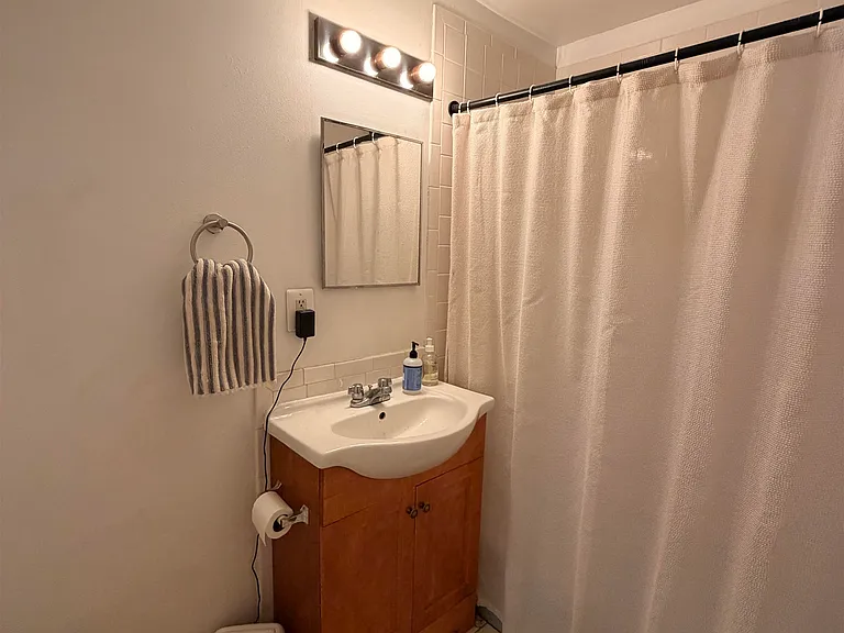 1038 Willow Ave #4 — Photo 7