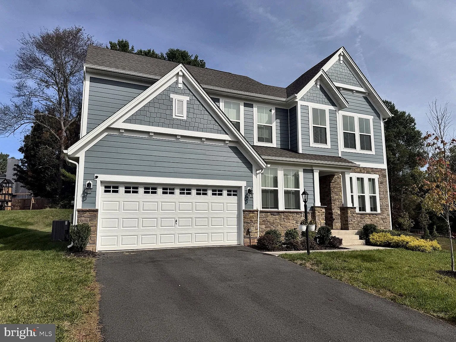 5 bed, 5.5 bath, 3796 sqft, $5,500 — Photo 2