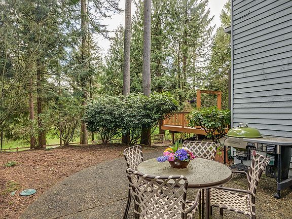 4th image of 2719 224th Ave NE