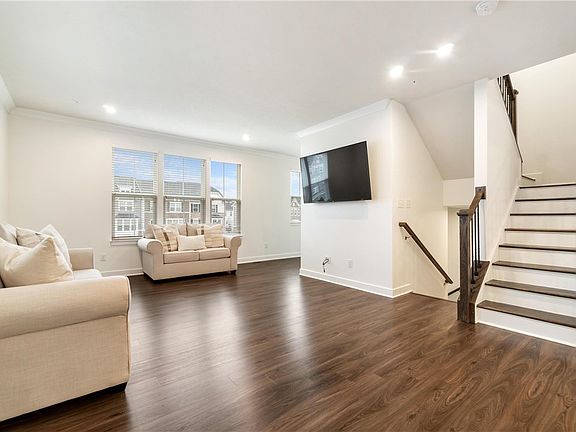 5th image of 626 Amarth Ln