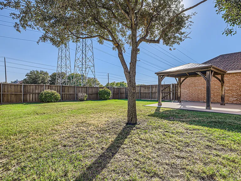 2520 Leicester Ct — Photo 3