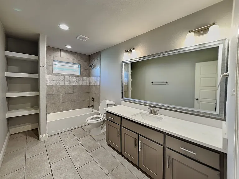 2828 Livingston Ave — Photo 15