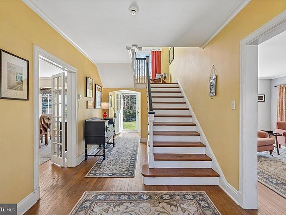 3rd image of 490 Bancroft Rd