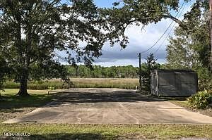 4th image of 2405 E Simmons Bayou Dr