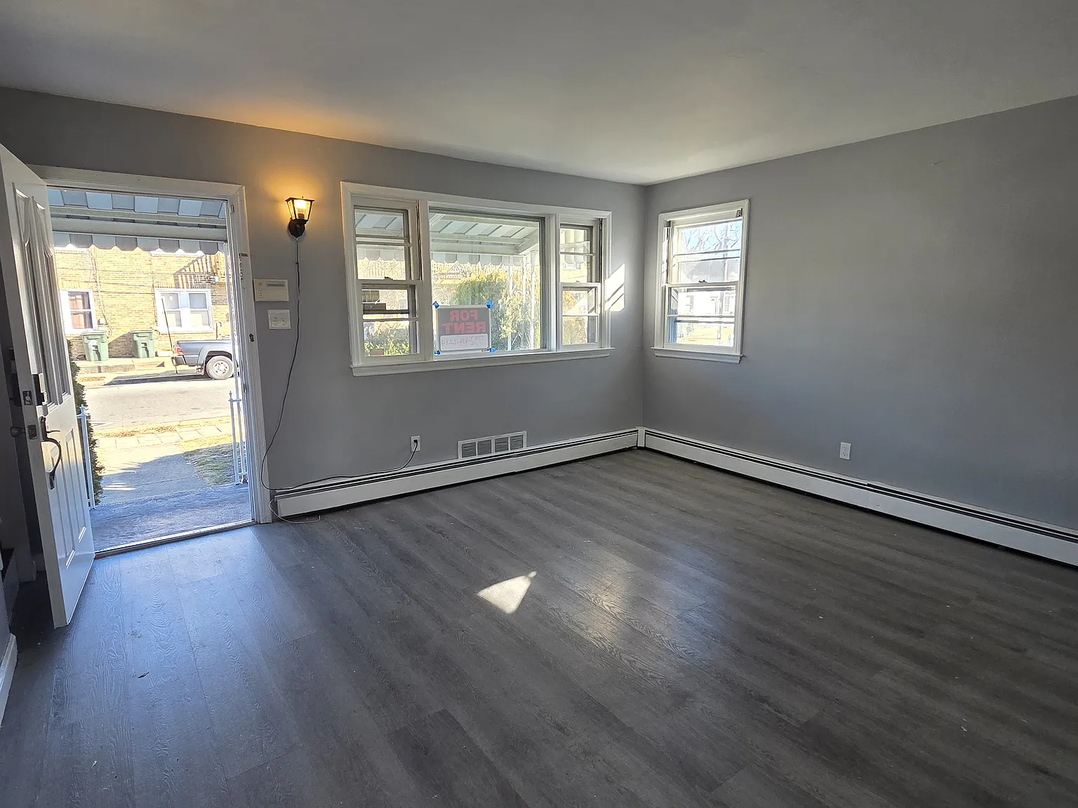 4 bed, 2000 sqft, $2,800 — Photo 2