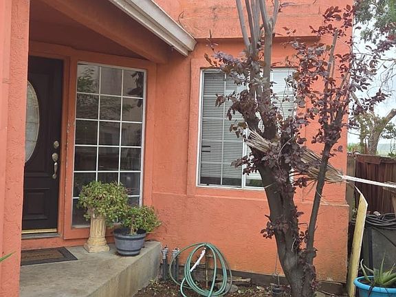 3rd image of 905 Anderson Dr