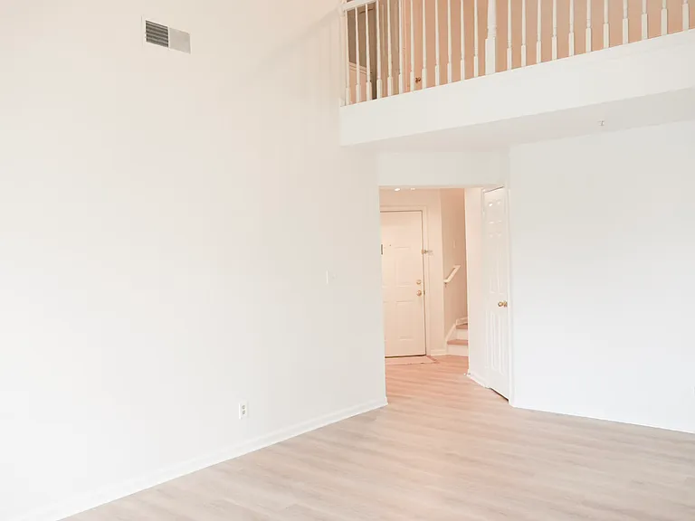 46628 Drysdale Ter #302 — Photo 17