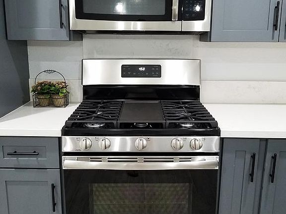 3rd image of 432 E Cornell Dr