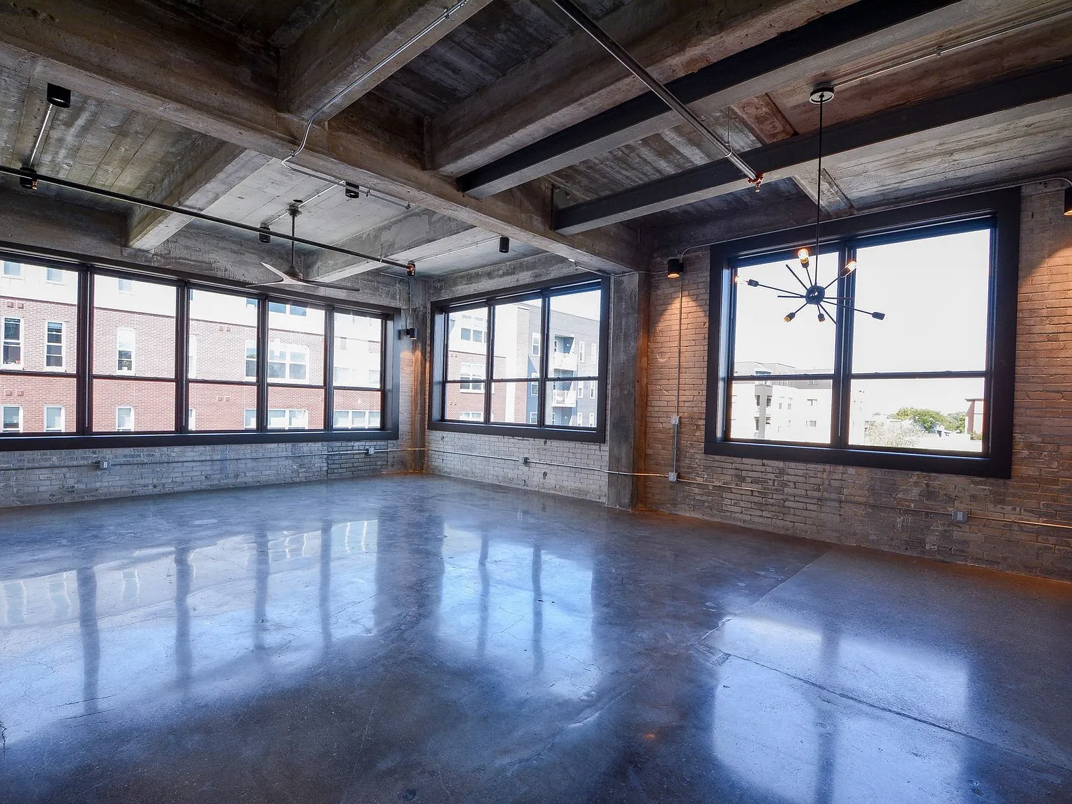 LL Olds Warehouse Lofts & Flats — Photo 2