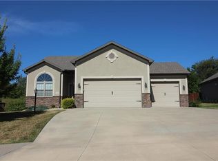 4305 Windward Dr, Saint Joseph, MO 64505