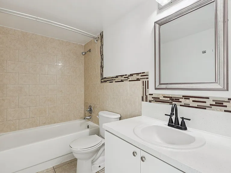 2 Bed 2 Bath Unit