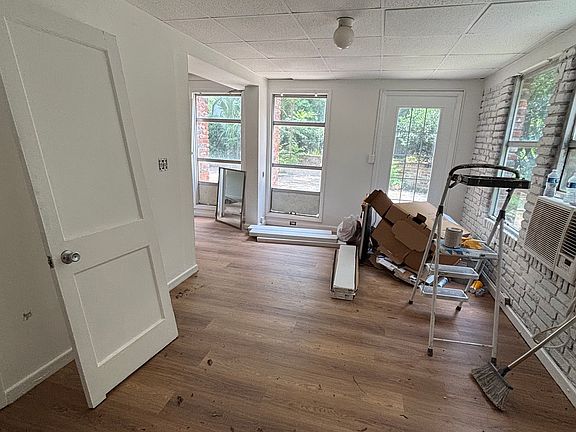 5th image of 2353 Spring Park Rd APT 5