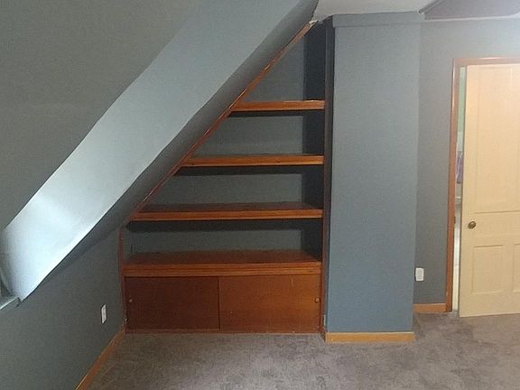 5th image of 221 Schenck St #2