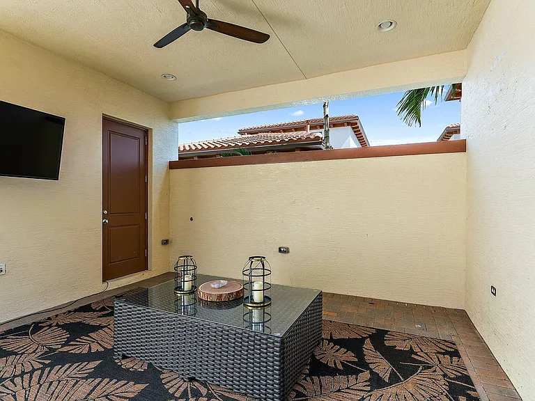 1077 Faulkner Ter — Photo 46