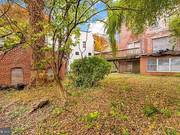 3rd image of 3222 19th St NW