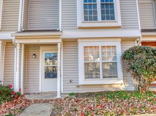 39 Essex Sq, Sterling, VA 20164